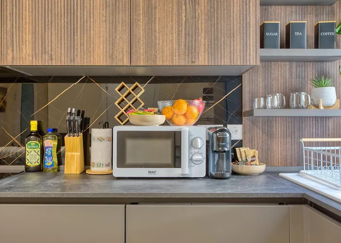 Michael's - 2 Bedroom By Solea Homes Daire