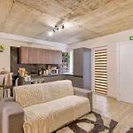 아파트 Michael's - 2 Bedroom By Solea Homes