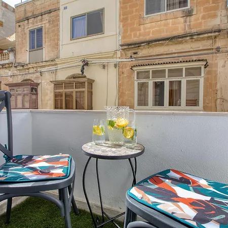 Michael's - 2 Bedroom By Solea Homes スリーマ