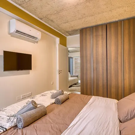 Michael's - 2 Bedroom By Solea Homes * スリーマ