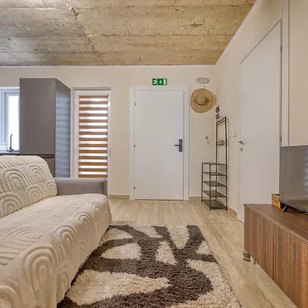 Michael's - 2 Bedroom By Solea Homes スリーマ