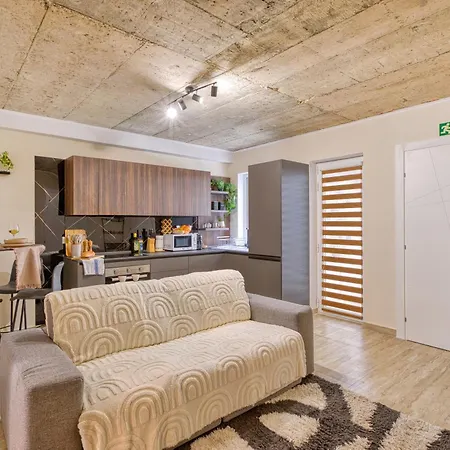 アパート Michael's - 2 Bedroom By Solea Homes
