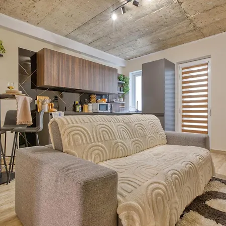 Michael's - 2 Bedroom By Solea Homes アパート *