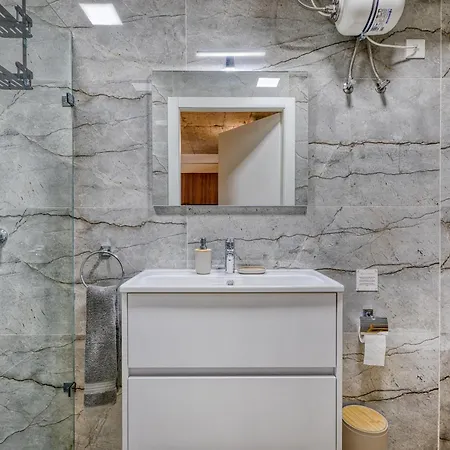 Michael's - 2 Bedroom By Solea Homes アパート スリーマ