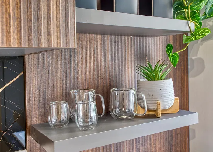 Michael's - 2 Bedroom By Solea Homes スリーマ