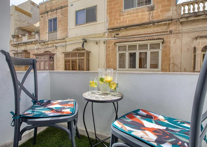 Michael's - 2 Bedroom By Solea Homes スリーマ