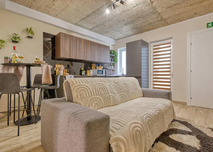 Michael's - 2 Bedroom By Solea Homes Apartment *