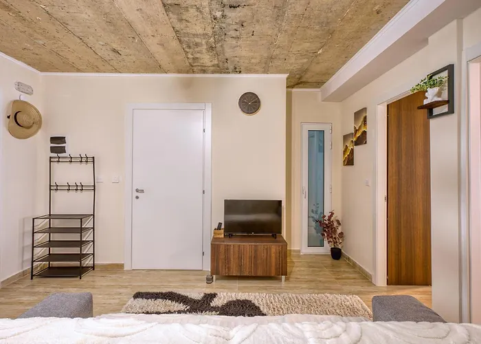 Michael's - 2 Bedroom By Solea Homes Apartment *