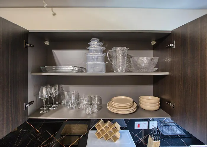 Michael's - 2 Bedroom By Solea Homes 斯利马