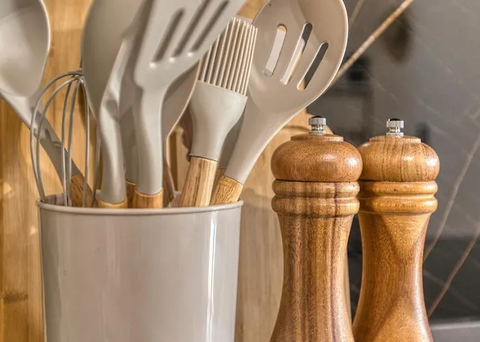 Lägenhet Michael's - 2 Bedroom By Solea Homes *